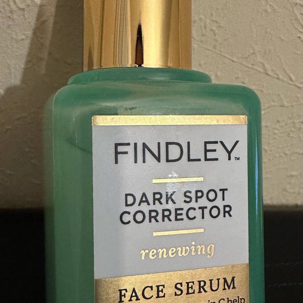 Finley Dark Spot Corrector Face Serum - Green